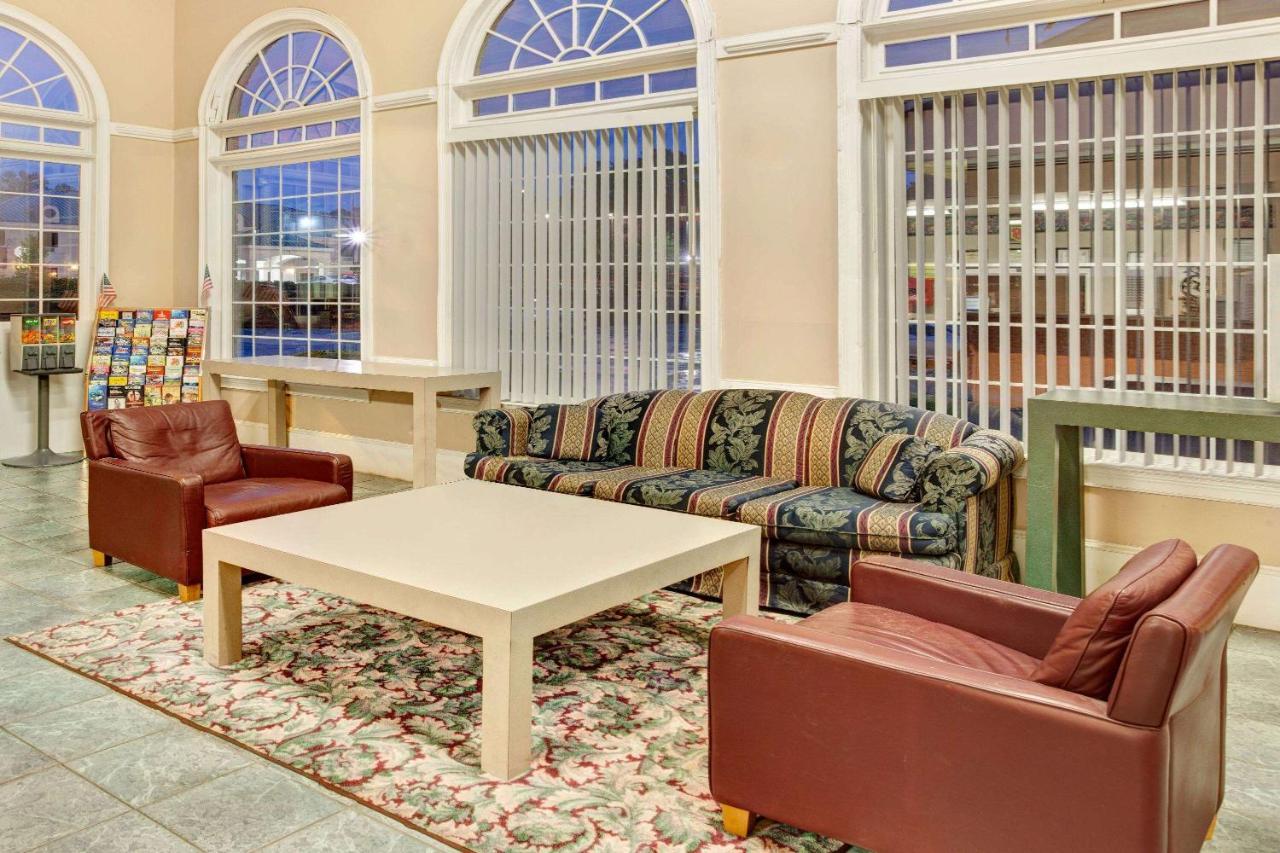 Super 8 By Wyndham Marietta/West/Atl Area Ξενοδοχείο Εξωτερικό φωτογραφία