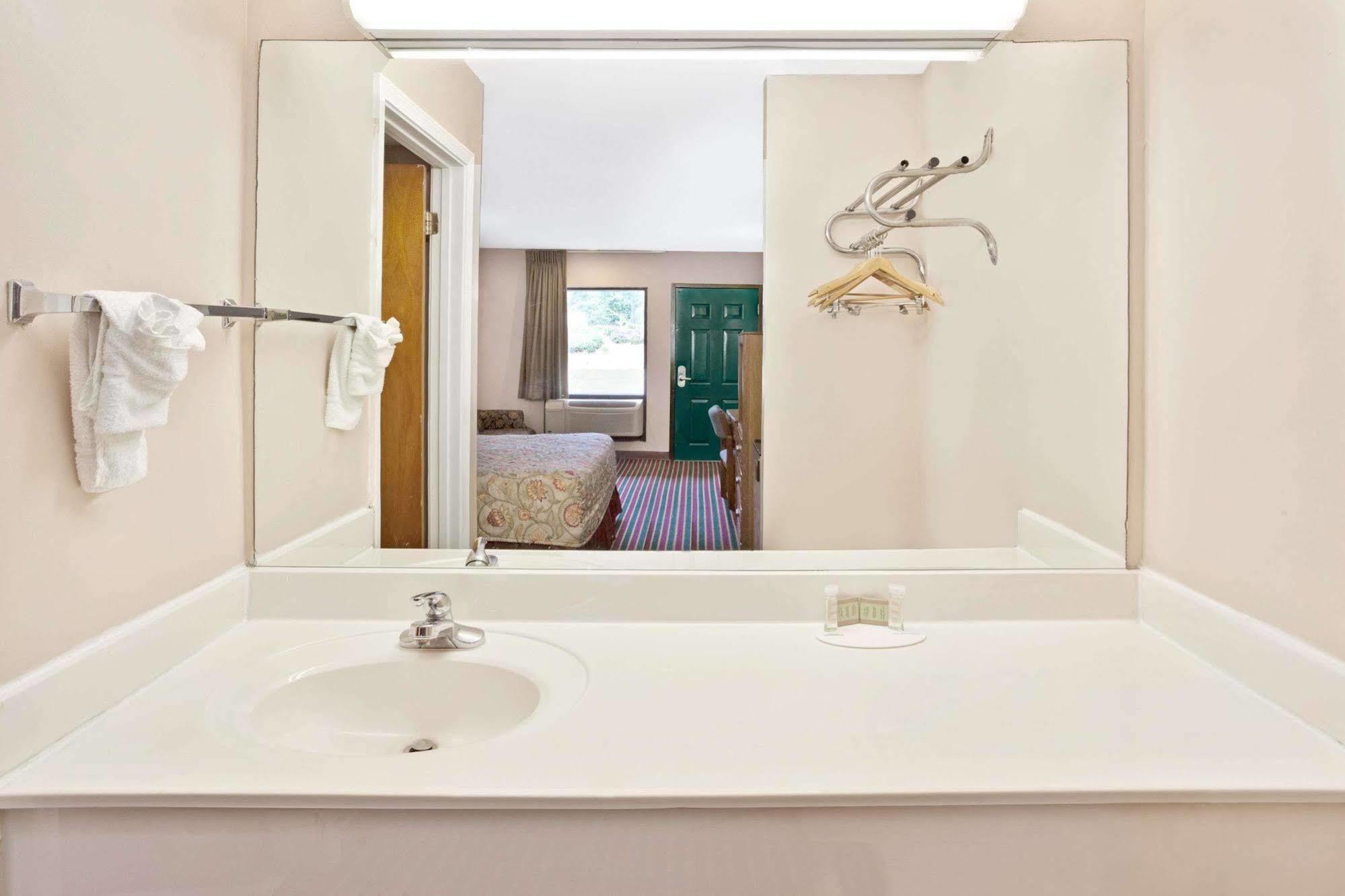 Super 8 By Wyndham Marietta/West/Atl Area Ξενοδοχείο Εξωτερικό φωτογραφία