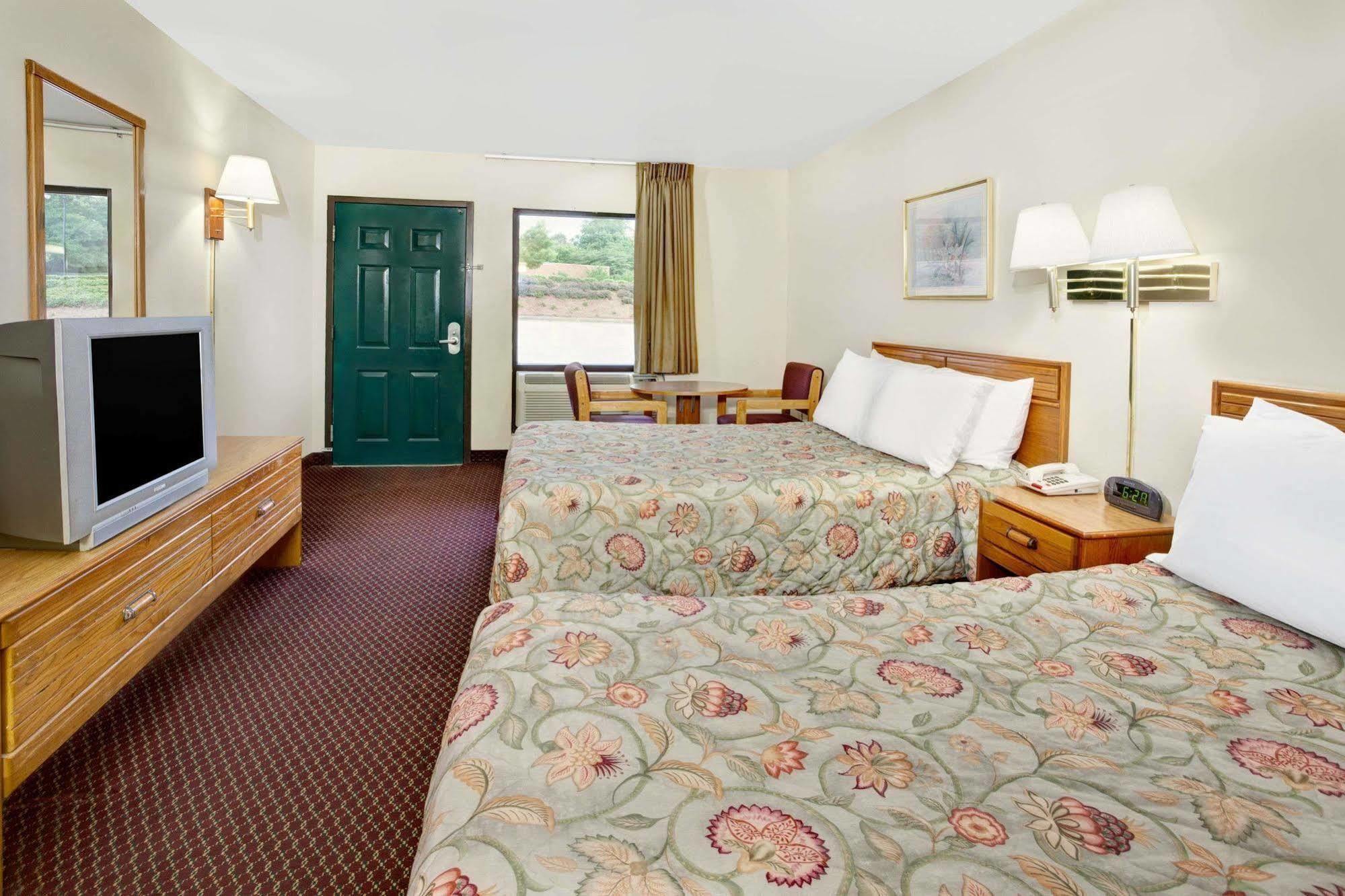 Super 8 By Wyndham Marietta/West/Atl Area Ξενοδοχείο Εξωτερικό φωτογραφία