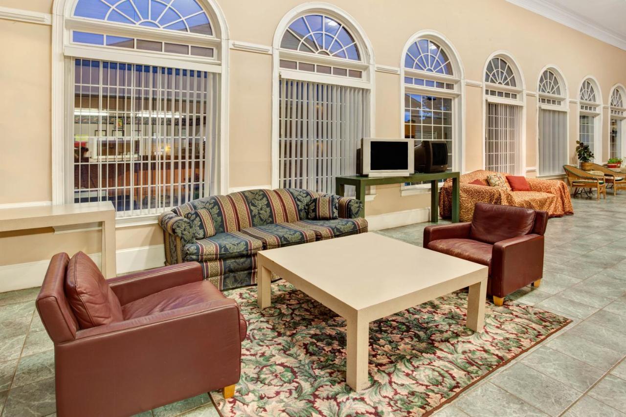 Super 8 By Wyndham Marietta/West/Atl Area Ξενοδοχείο Εξωτερικό φωτογραφία